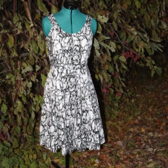 Calvin Klein Dress- Black and White patterned, midi womans dress - Picture 2 of 8